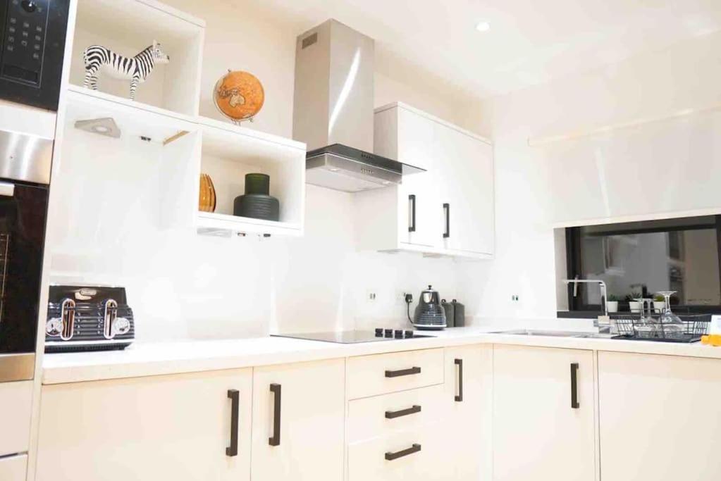 Apartment Tower 56 Central, Stylish & Fun *